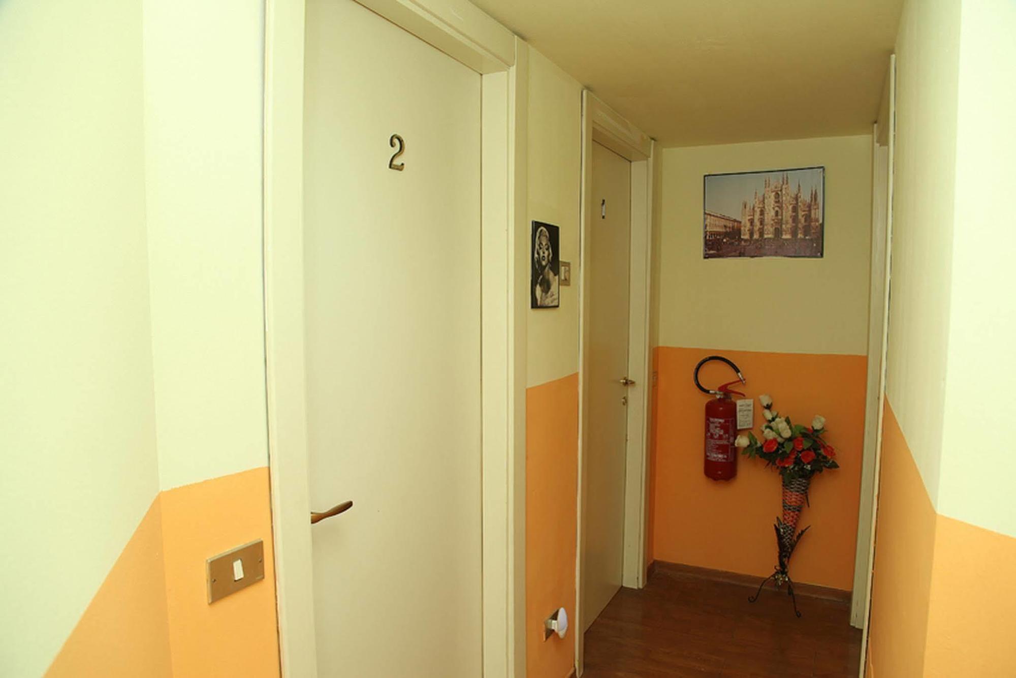 Lovely House Hotell Milano Exteriör bild